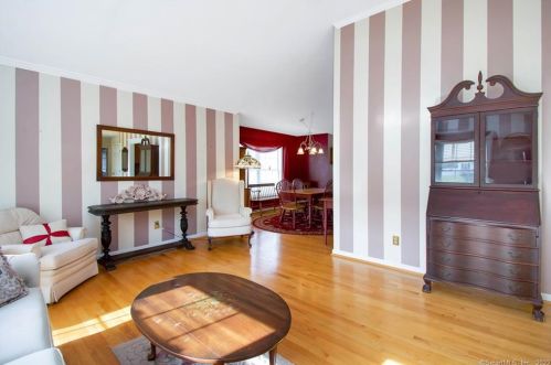 51 Berrios Hl Rd, Windsor CT 06095-1003 exterior