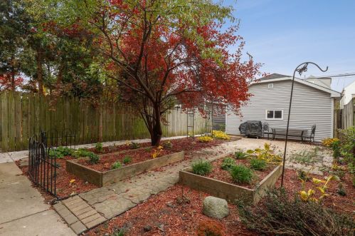 2710 Lawndale Ave, Chicago IL 60655-3312 exterior