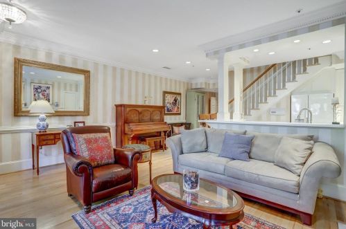 25 Wilkes St, Alexandria VA 22314-3853 exterior