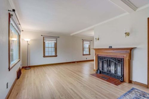 2335 54th St, Milwaukee, WI 53219-2207