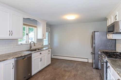 210 Steele St, New Britain, CT 06052-1521