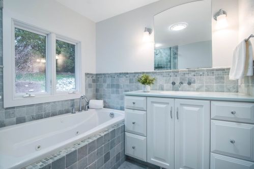 1110 Amostown Rd, West Springfield MA 01089-4309 exterior