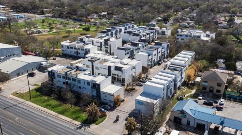 4801 Congress Ave, Austin TX  78745-2304 exterior