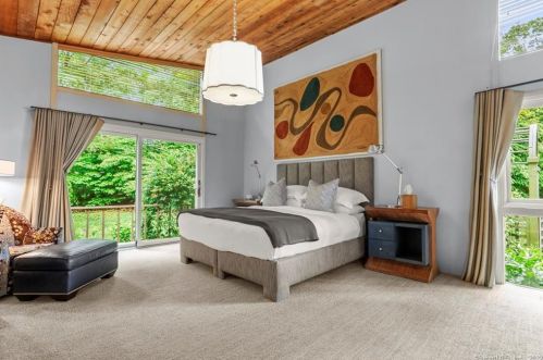 10 Hockanum Rd, Westport CT 06880-2121 exterior