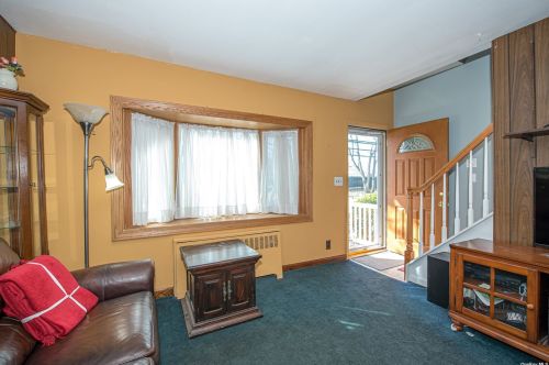 733 Albin Ave, Babylon, NY 11704-7404