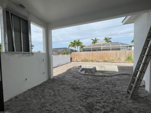 681 93 Ave, Naples FL 34108-2438 exterior