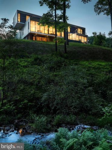 8725 Brk Rd, Mc Lean VA 22102-1507 exterior