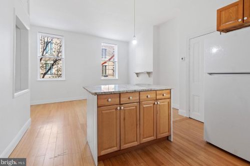 633 3rd St, Philadelphia PA  19147-2301 exterior