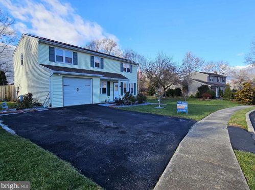 104 Armstrong Ln, Lancaster PA  17603-5972 exterior