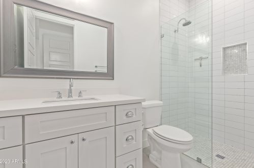 4239 42nd St, Phoenix AZ  85018-4207 exterior