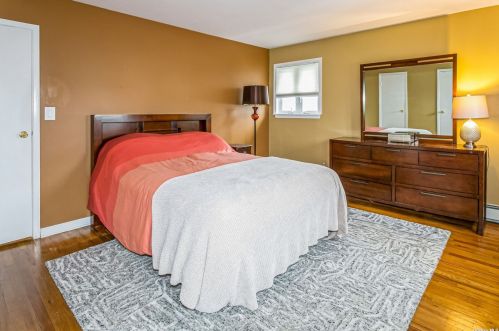 722 Eagle Dr, Valley Stream NY  11581-3540 exterior