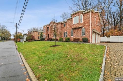 40 Glenwood Ave, Demarest, NJ 07627-2625