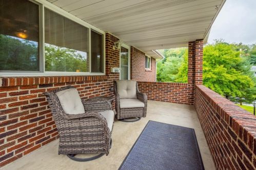 1092 Aurora Dr, Pittsburgh, PA 15236-3659