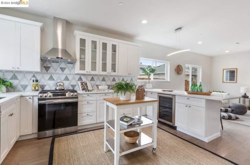 2325 8 St, Berkeley CA 94710-2311 exterior