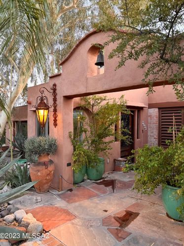 4745 Camino Escuela, Tucson, AZ 85718-5911