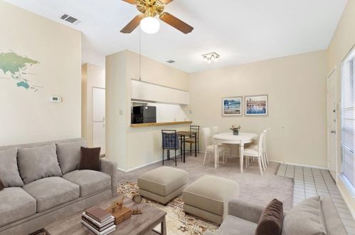 2902 Cole St, Austin, TX 78705-3423