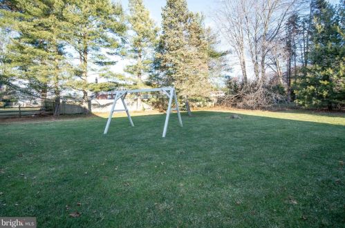 699 Longview Dr, Huntingdon Valley PA 19006-2219 exterior