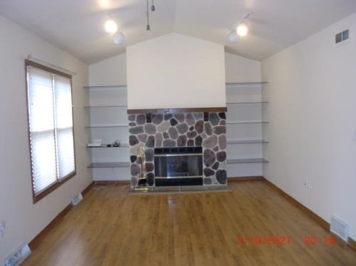 8268 97th St, Milwaukee, WI 53224-2750