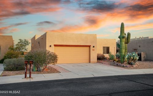 8154 Painted Feather Dr, Tucson AZ  85743-7418 exterior