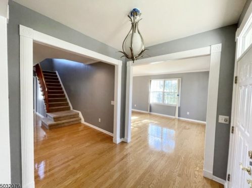 3 Bakley Ter, Town Center NJ 07052-2169 exterior