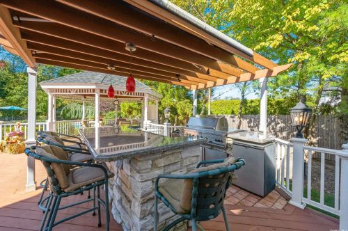 140 Hayrick Ln, Commack NY 11725-1232 exterior