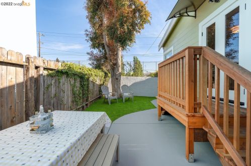 1715 Ashby Ave, Berkeley CA 94703-2131 exterior