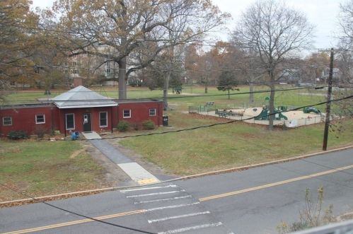 104 Side Pkwy, Newton MA 02458-1816 exterior