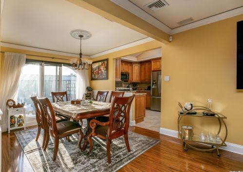 34 Heatherfield Rd, Valley Stream NY  11581-2314 exterior