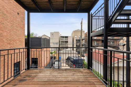 1325 Wolfram St, Chicago IL  60657-4114 exterior