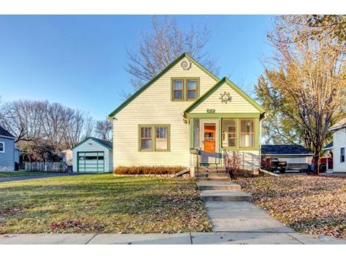 612 1st St, Chaska MN  55318-1812 exterior