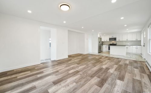 936 Harding St, Bohemia NY 11716-2102 exterior