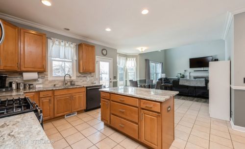 3480 Red Barn Dr, Bull Valley, IL 60097-8189