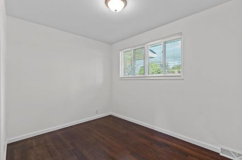 10529 Edgefield Dr, Saint Louis MO 63136-5749 exterior