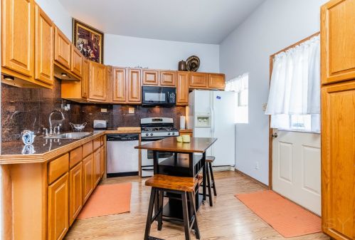 3161 Monroe St, Chicago IL 60624-2545 exterior