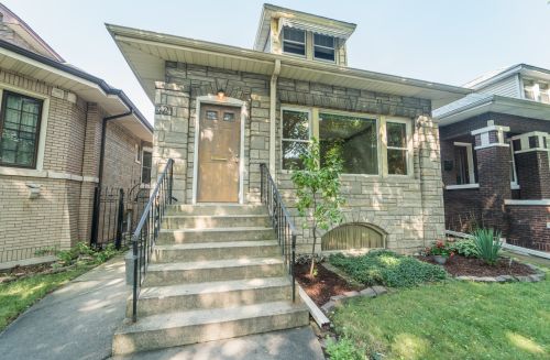 5924 Rockwell St, Chicago, IL 60659-4003