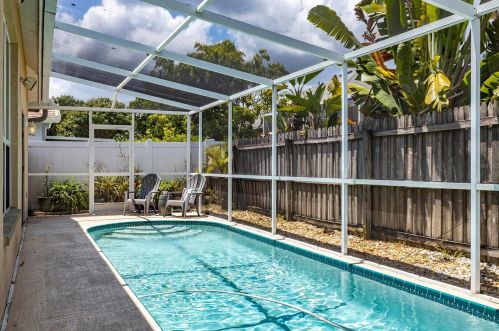 8820 Cypress Hammock Dr, Tampa FL 33614-1952 exterior