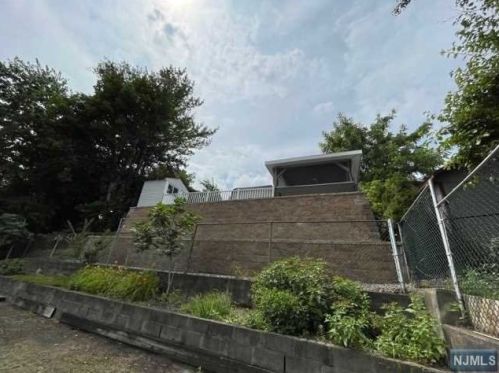 58 Hackensack St, East Rutherford NJ 07073-1415 exterior