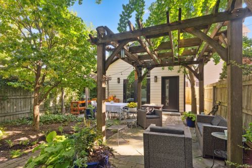 2037 Sawyer Ave, Chicago IL 60647-2703 exterior