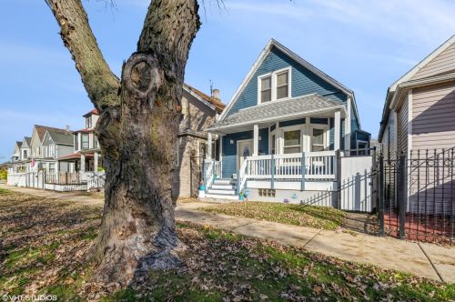 9953 Avenue, Chicago IL  60617 exterior