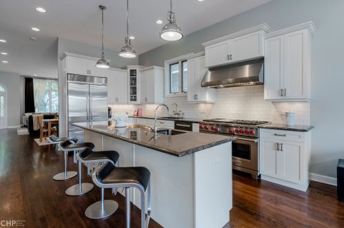 1512 Oakdale Ave, Chicago IL 60657-4011 exterior