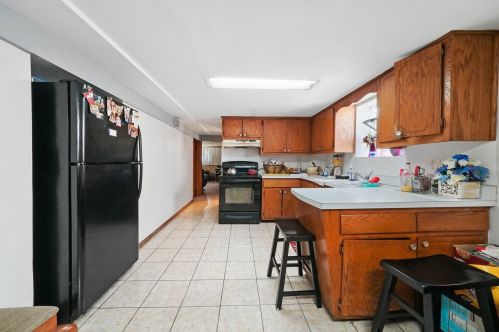 6724 63rd St, Chicago IL 60638-4004 exterior