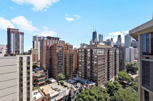 1340 Dearborn St, Chicago IL  60610-2071 exterior