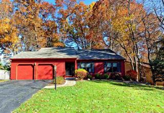213 Woodscape Dr, Albany, NY 12203-5602