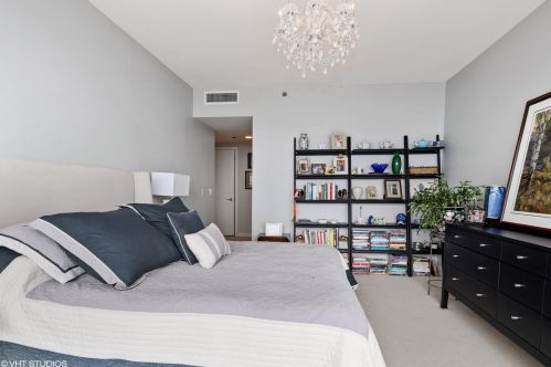 60 Monroe St, Chicago IL  60603-2758 exterior