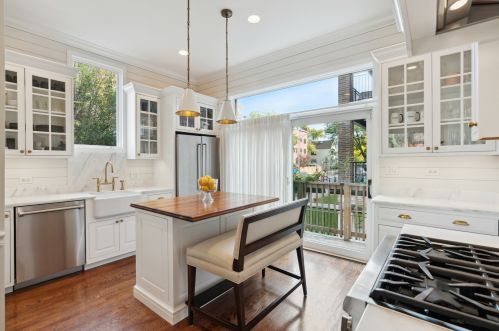 2759 Bosworth Ave, Chicago IL 60642-2341 exterior