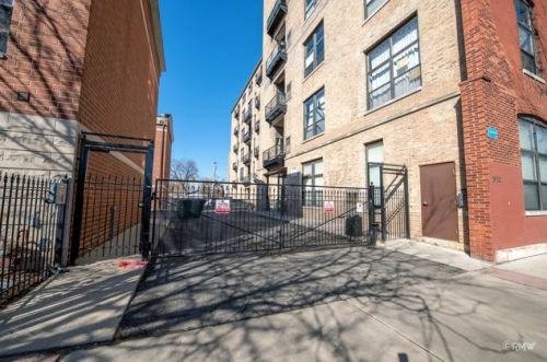 1820 Spaulding Ave, Chicago IL 60647-8840 exterior