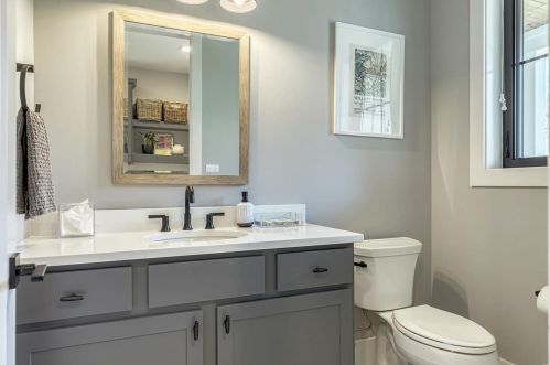 100 Ladue Meadows Ln, Saint Louis MO 63141-7503 exterior