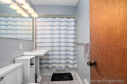 862 Buckingham St, Wyoming MI 49509-2827 exterior