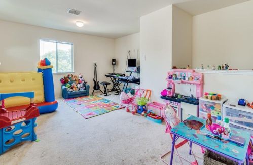 6807 Clark Vista Dr, Dallas TX  75236-5811 exterior