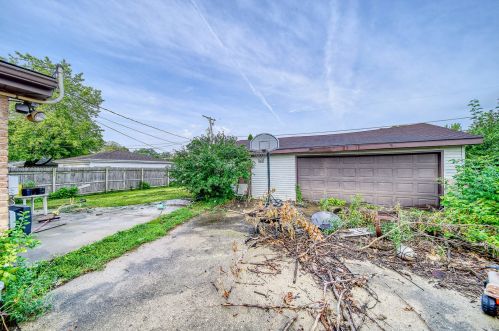 720 Howard Ave, Elmhurst IL 60126-1726 exterior